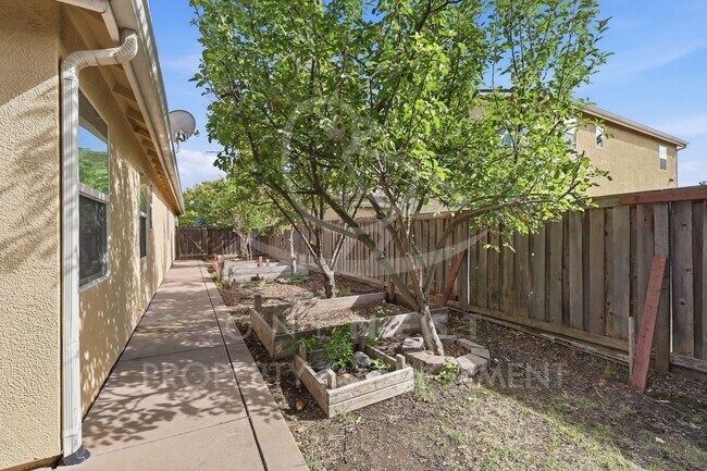 Building Photo - 1444 Minories Dr