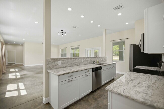 Building Photo - Country Living with Modern Convenience!