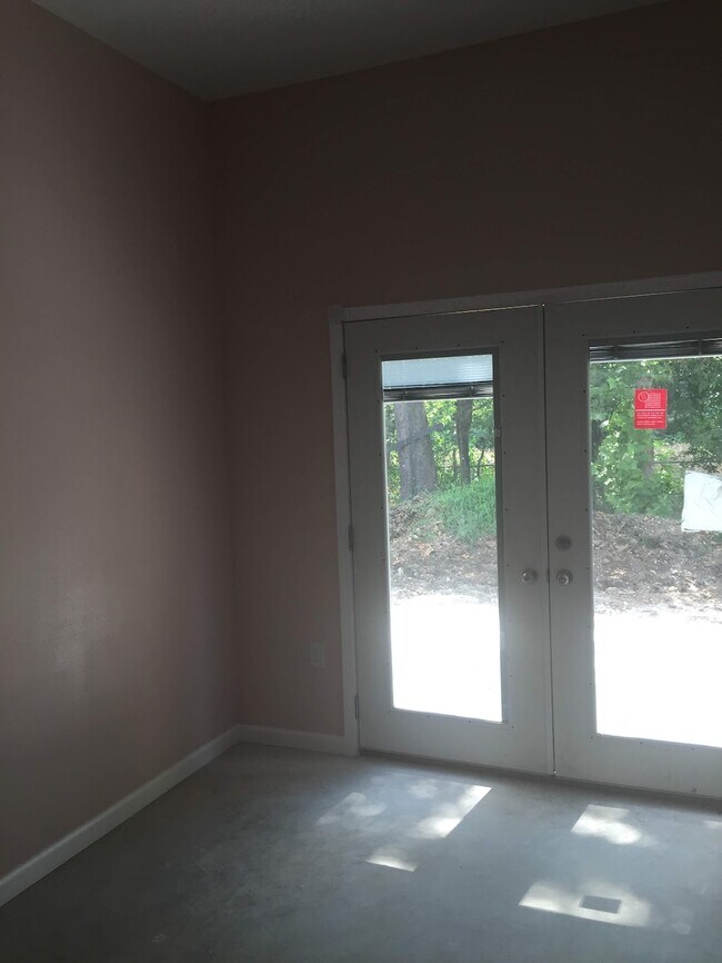 Building Photo - 4300 Mount Vernon Dr