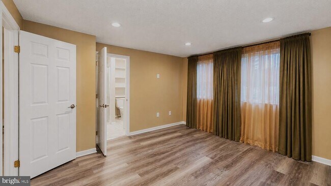 Building Photo - 19105 Willow Spring Dr