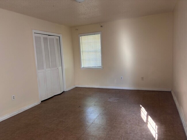 Building Photo - 1203 Greenbriar St