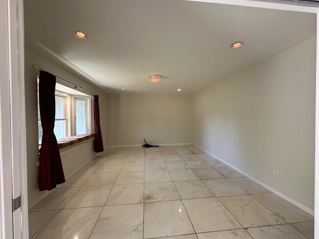 Building Photo - 4021 Campana Dr