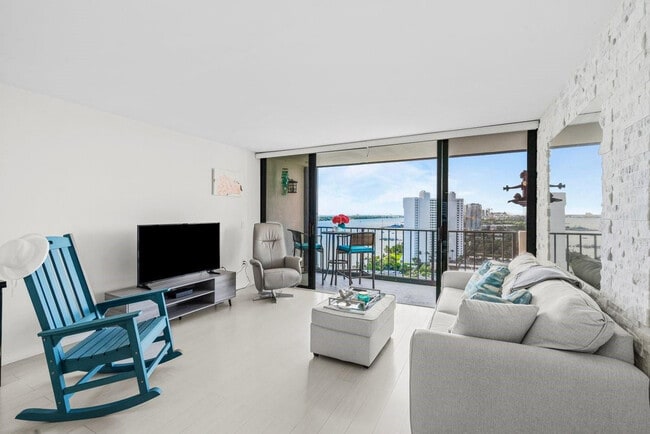 Building Photo - 5600 N Flagler Dr