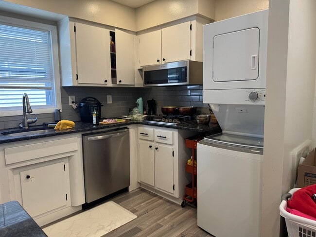 Building Photo - 54 Brighton Ave