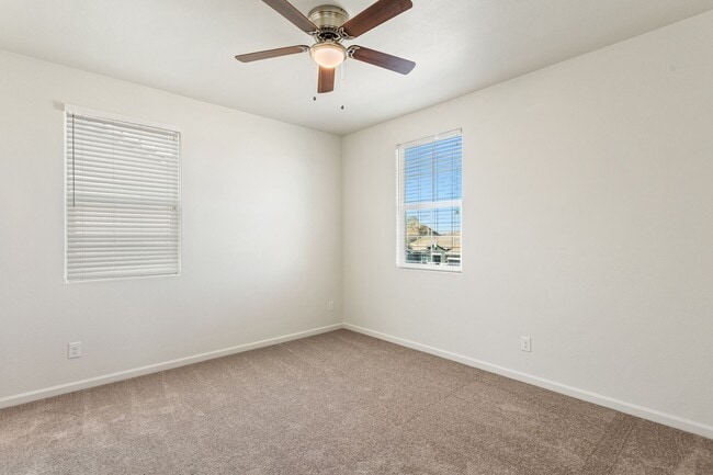 Building Photo - Gorgeous home in Roseville!