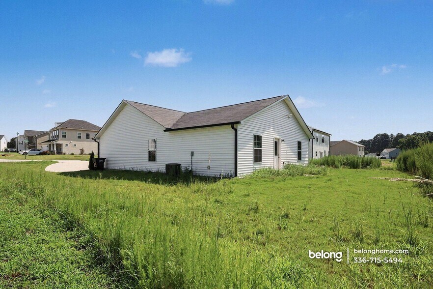Building Photo - 385 Dasu Dr