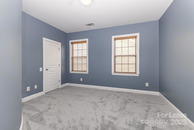 Building Photo - 9429 Ridgeforest Dr