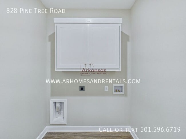 Building Photo - 828 Pine Tree Rd