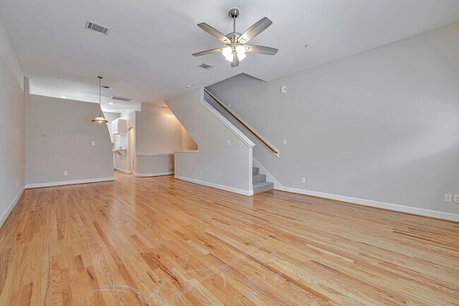 Building Photo - Modern Living Inside the Loop: Spacious, Stylish, Secure