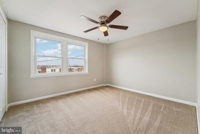 Building Photo - 7926 Bank St