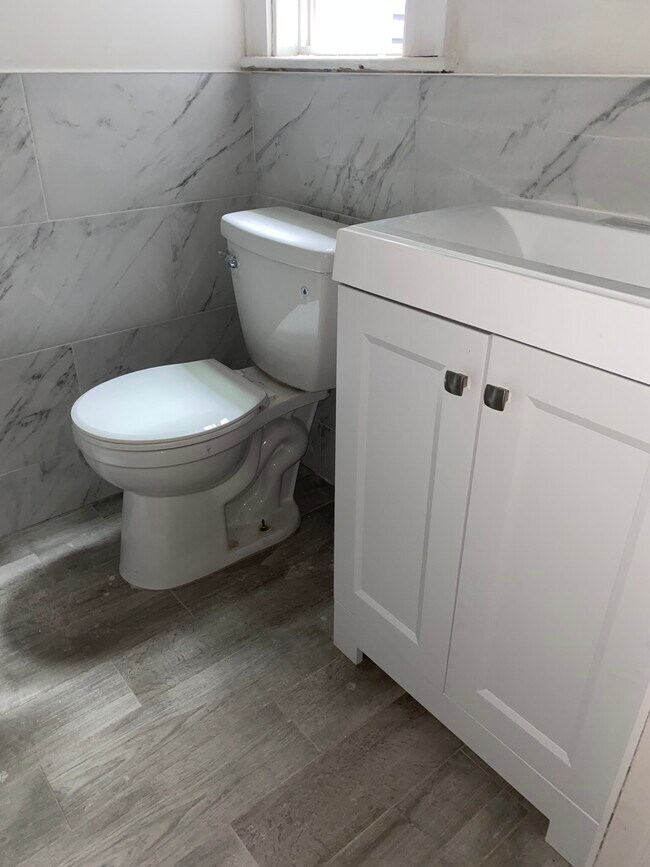 Building Photo - 83 Brook St