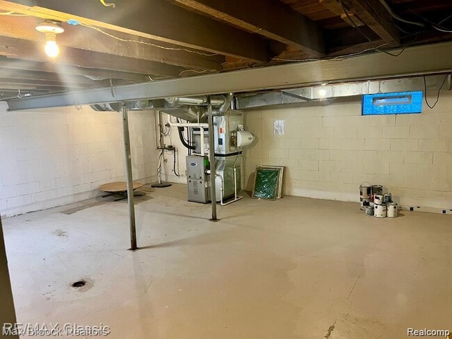 Building Photo - 615 Leon Rd