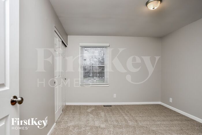 Building Photo - 15520 Golden Ridge Ct