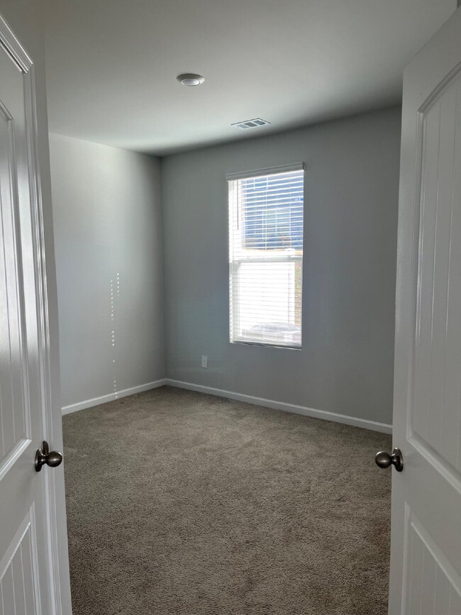 Building Photo - 453 Augustine Dr