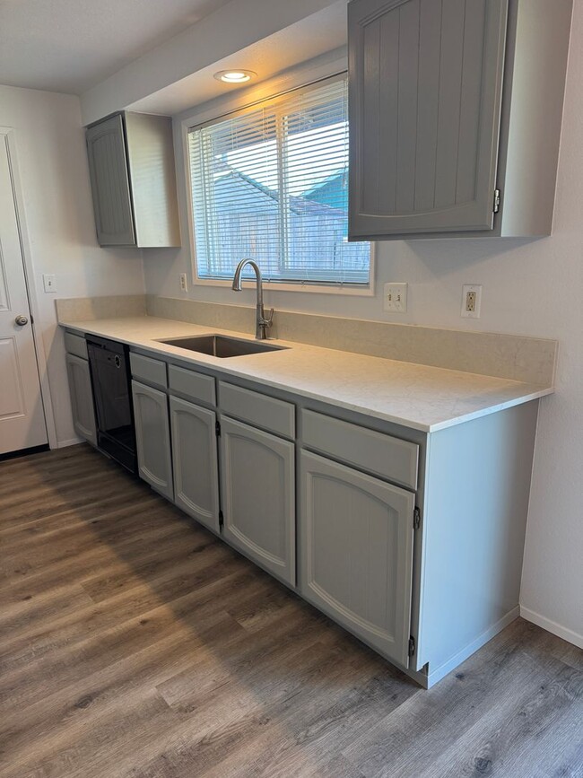 Building Photo - thaa01