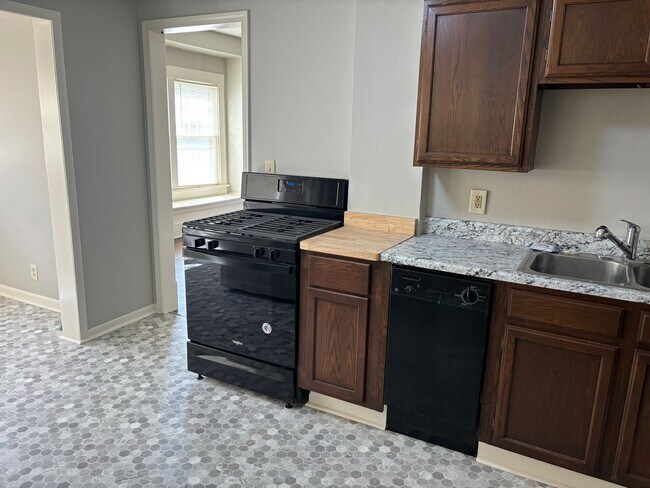 Building Photo - Beautiful 3 bedroom home