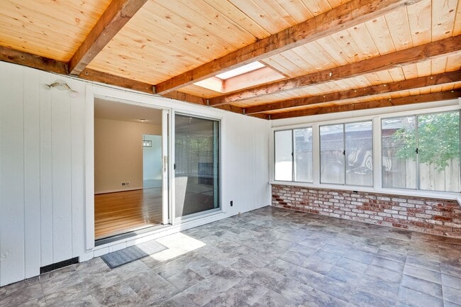 Building Photo - Single Story 3/2 in Well Established Neighborhood Near Branham High School with Air conditioning ...