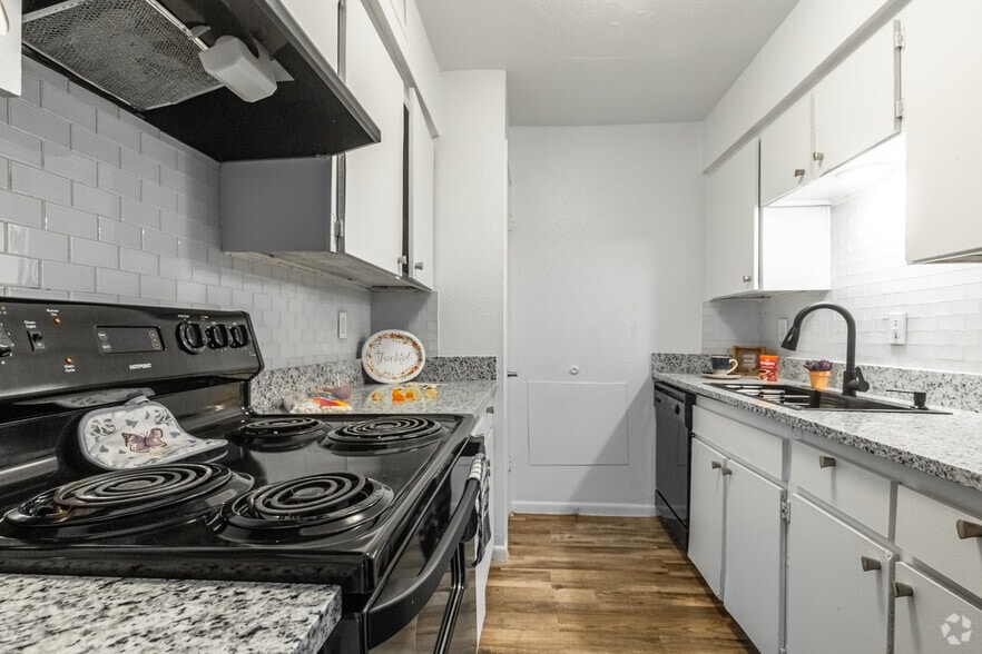 Primary Photo - SOUTH CREST