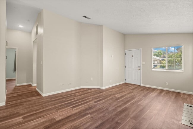 Building Photo - Beautiful 3 Bedroom Home