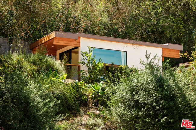 Building Photo - 26237 Fairside Rd