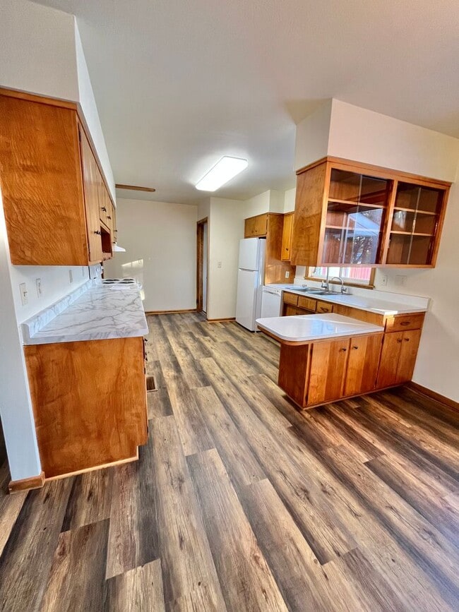 Building Photo - Large 3 Bed/2 Bath East Side Rental Home!