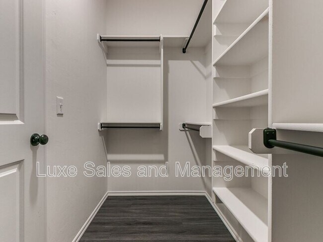 Building Photo - 8012 NW 110th Dr