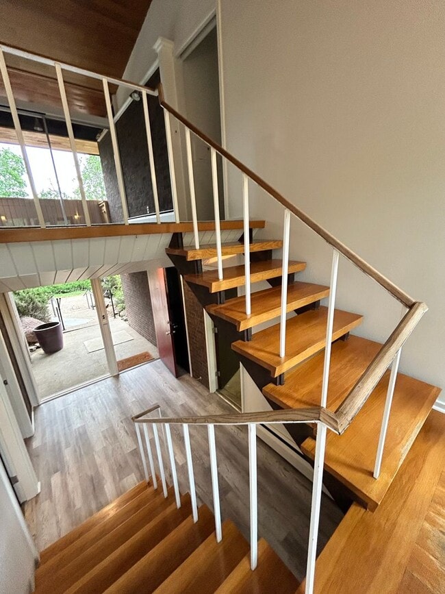Building Photo - Beautiful SW Boulder MCM Home with Mountai...