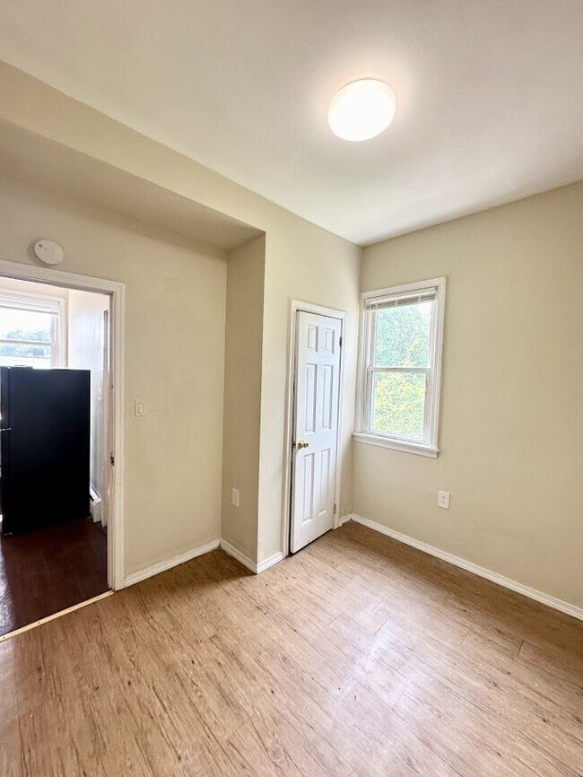 Building Photo - 281 Ontario St