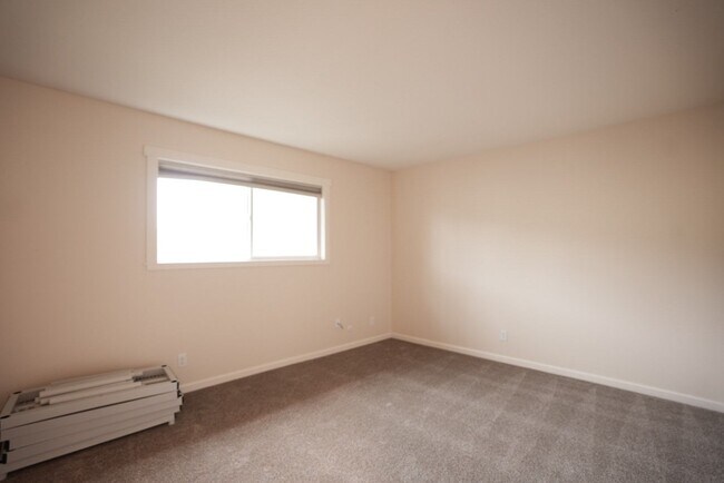 Building Photo - Laurel, 1130-1136 *