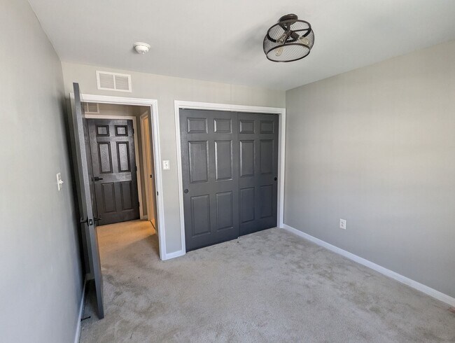Building Photo - Two Level END UNIT condo in East of Market...