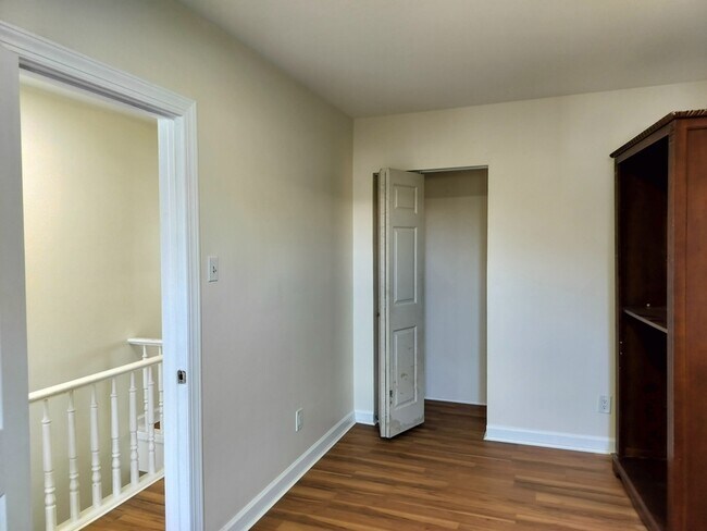 Building Photo - 148 Hamilton Ave
