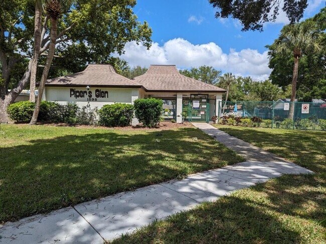 Building Photo - 1602 Amberlea Dr S