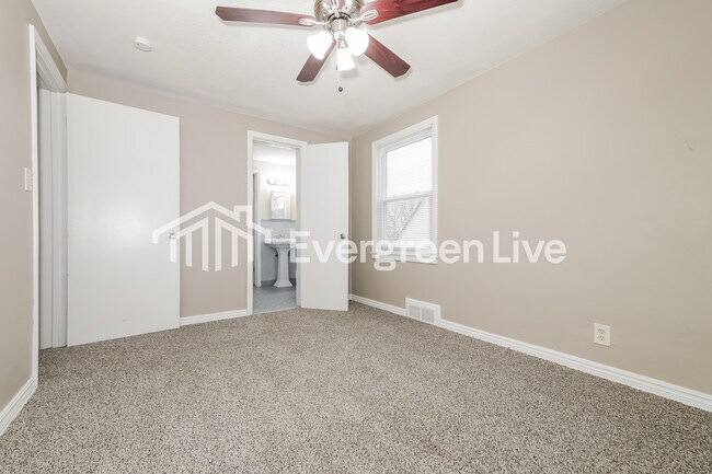 Building Photo - 8016 Holmes Rd