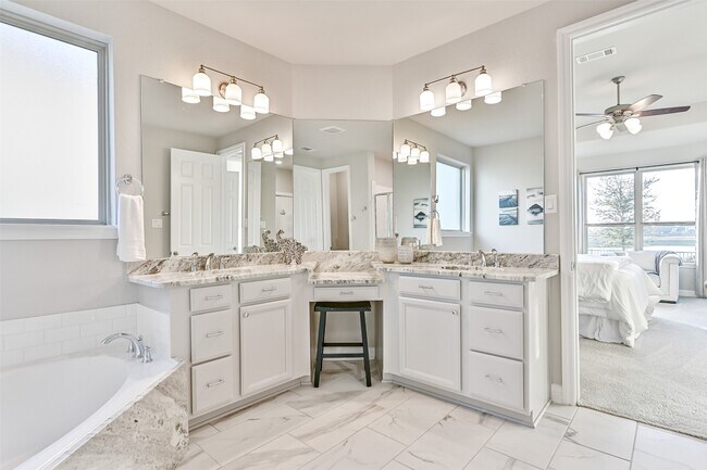 Building Photo - 3103 Flora Manor Dr