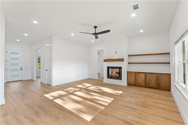 Building Photo - 2 Kolman Ln