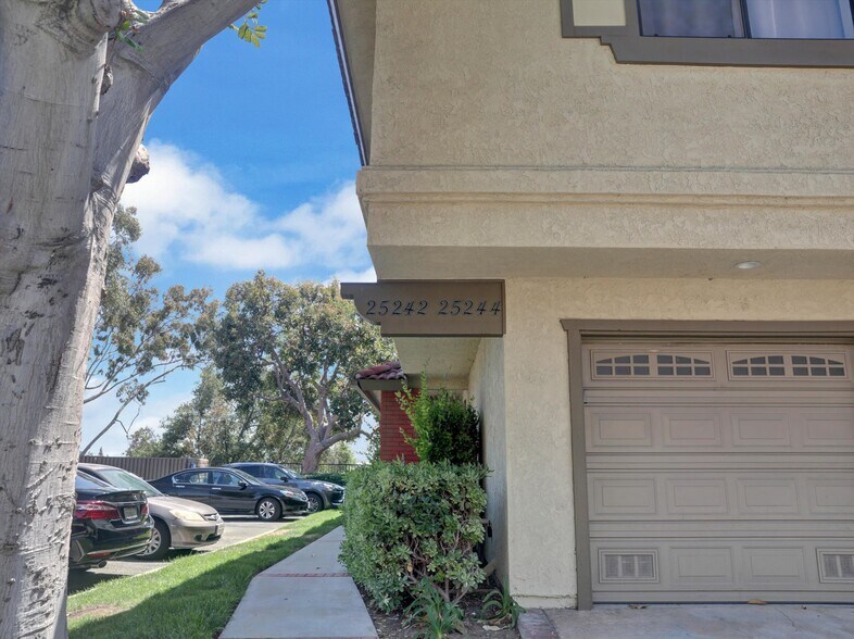 Building Photo - 25244 Birch Grove Ln
