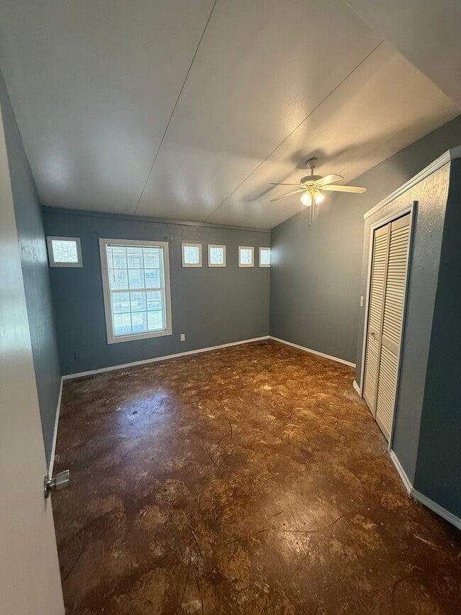 Building Photo - Spacious 4BR/3BA Home on Redmond Street – COMMERCIAL STYLE KITCHEN - Port Charlotte-$500 FIVE HUN...