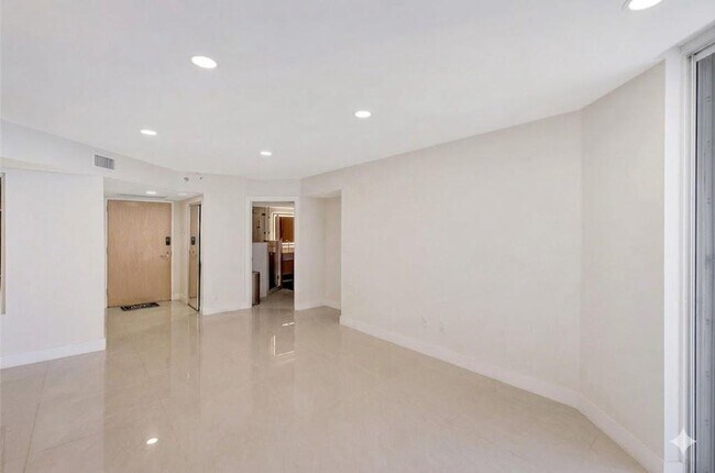 Building Photo - 16485 Collins Ave