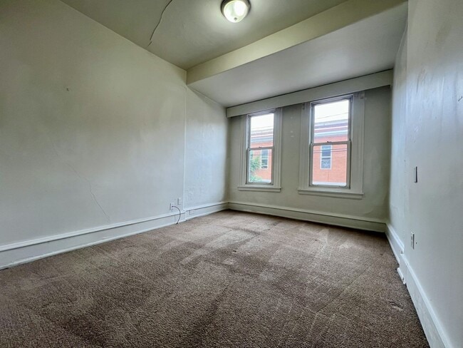 Building Photo - Fantastic Oakland 3BR! 2 FULL Bathrooms / Central A/C! Call Today!!