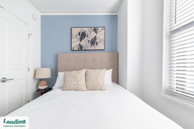 Building Photo - 933 McGee St