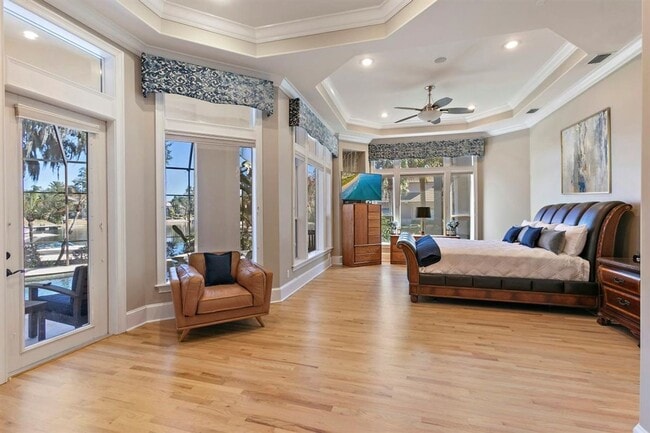 Building Photo - Stunning Lagoon Residence!