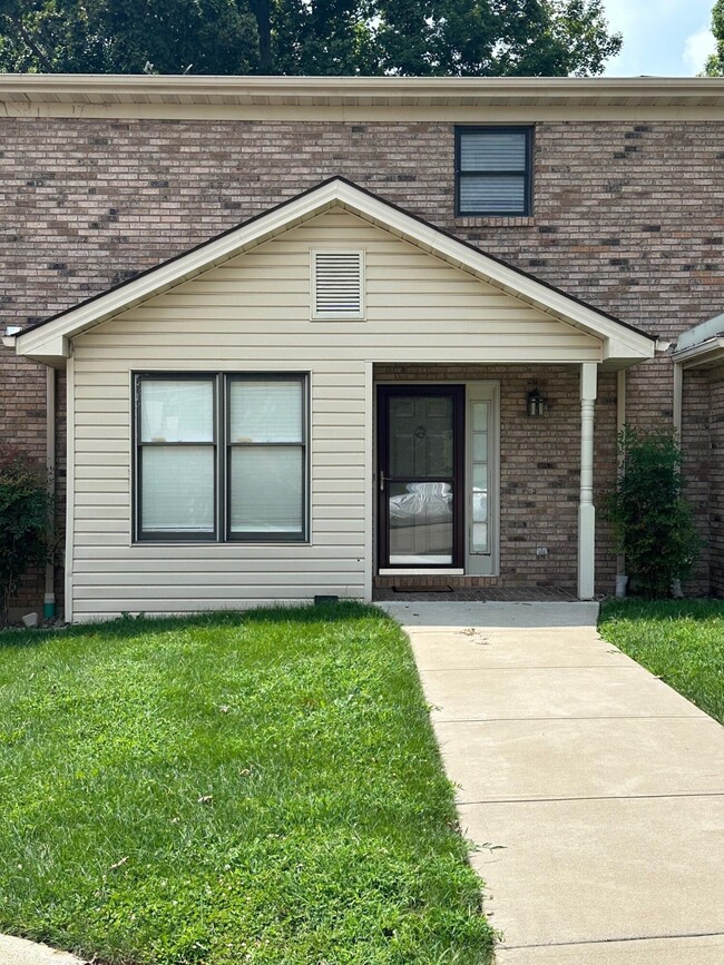 Building Photo - 3505 Lakeside Ct