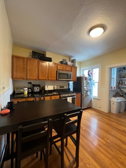 Building Photo - 59 Cedar St