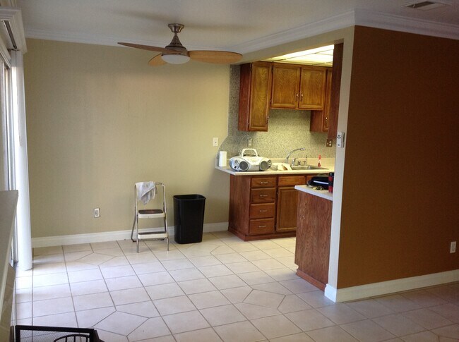 Breakfast Nook - 918 S Mountain Ave