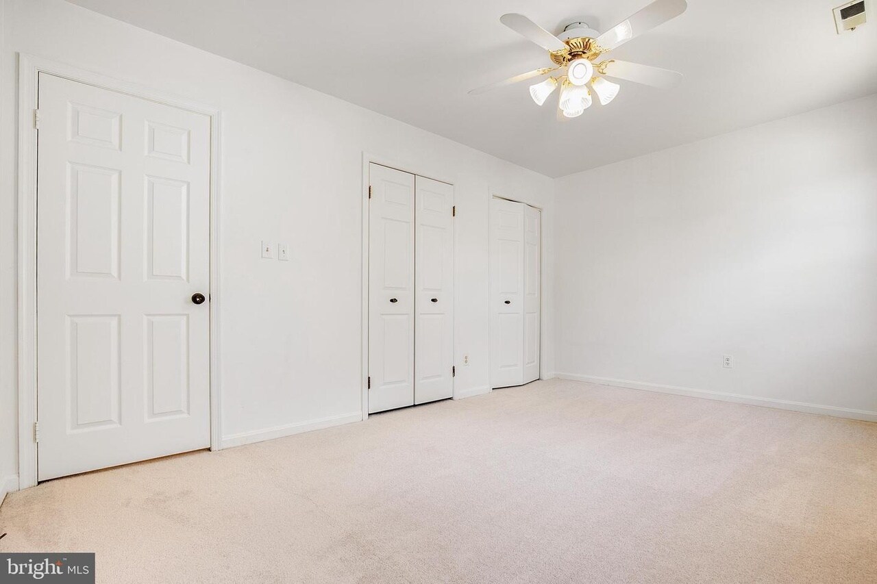 Building Photo - 6124 Valley View Dr