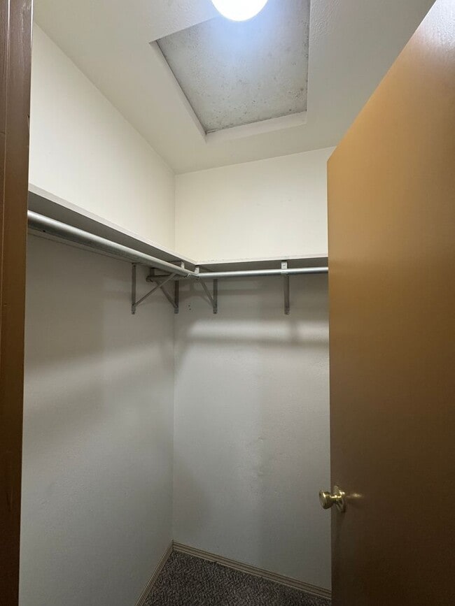 Building Photo - y90312