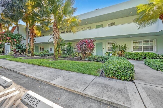 Building Photo - 933 Cypress Grove Dr