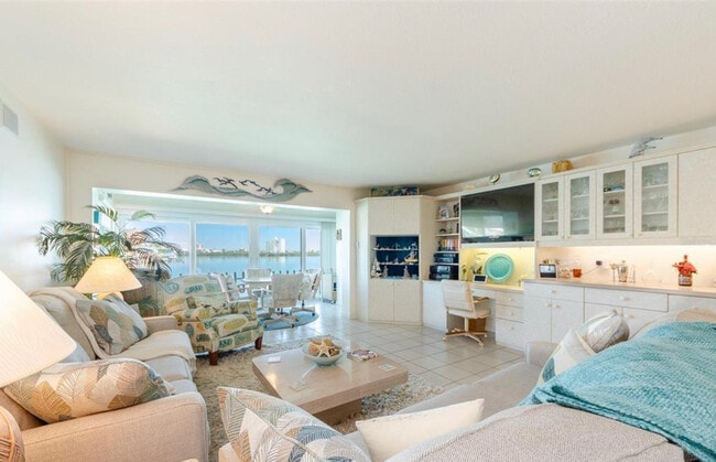 Building Photo - 868 Bayway Blvd