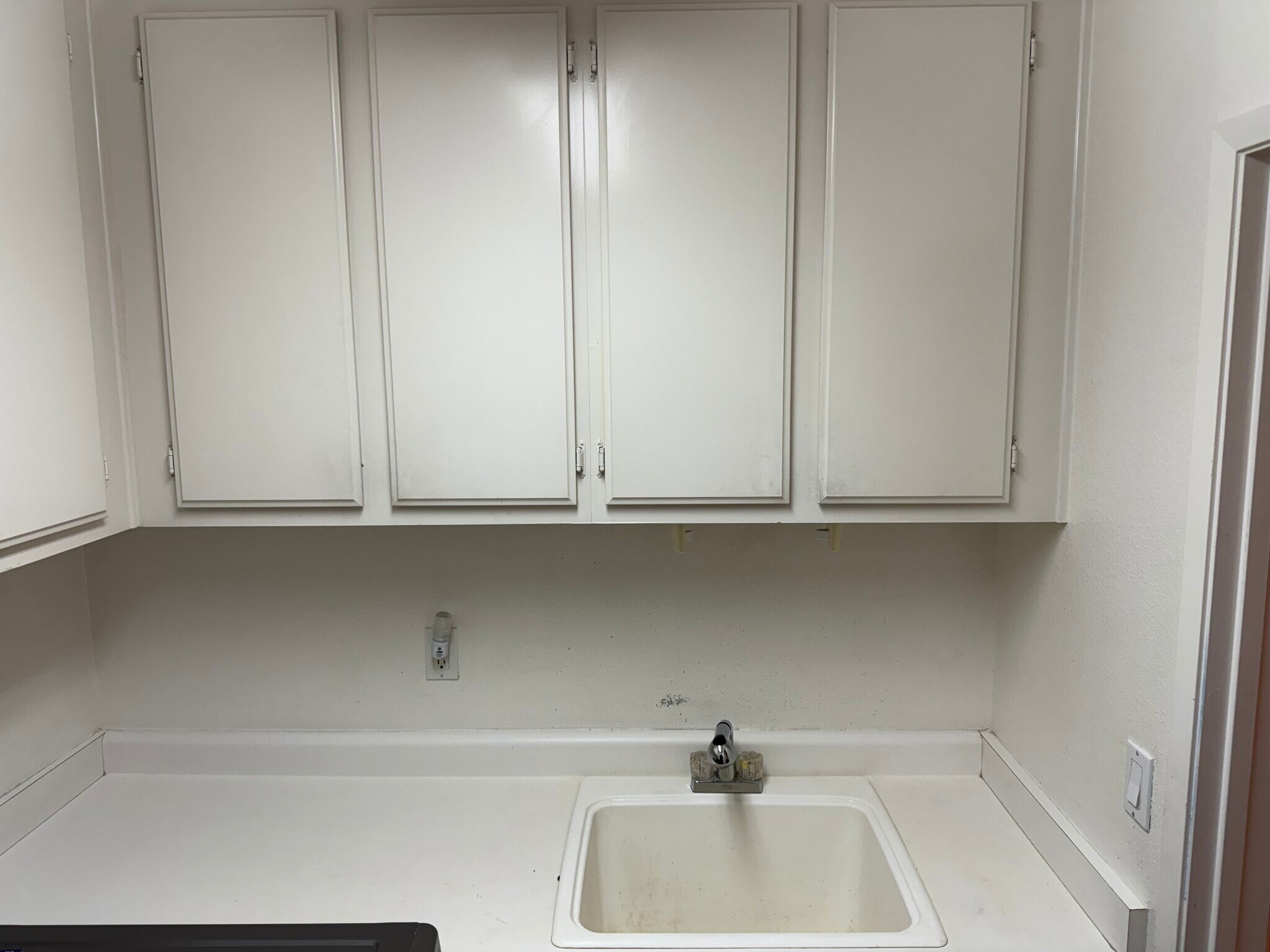 Building Photo - 10234 Valley Waters Dr