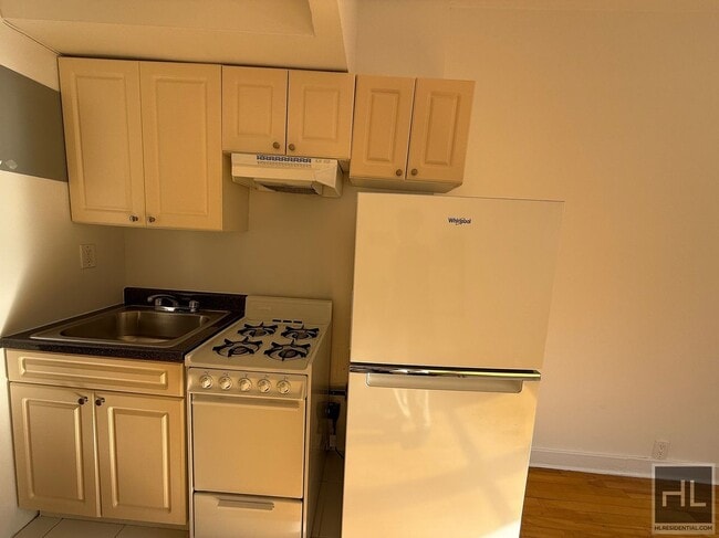 Building Photo - 257 E 61st St